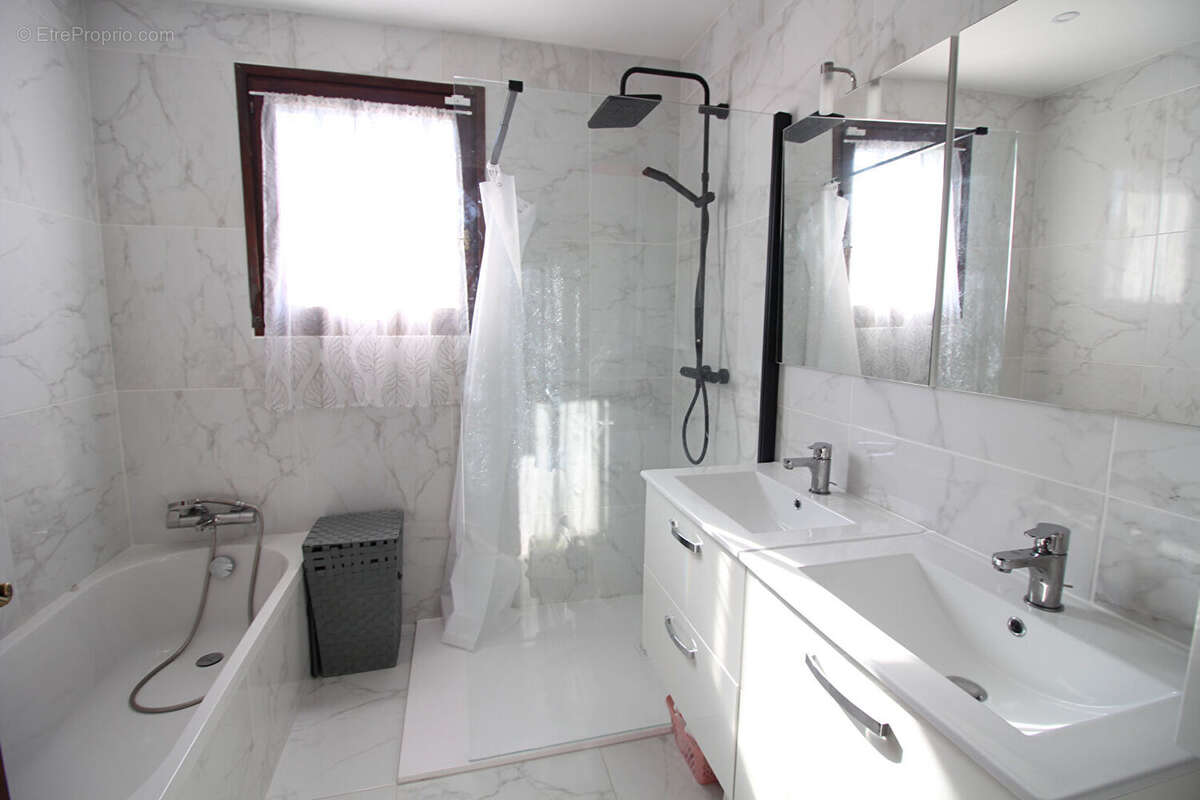 Maison à SARTROUVILLE