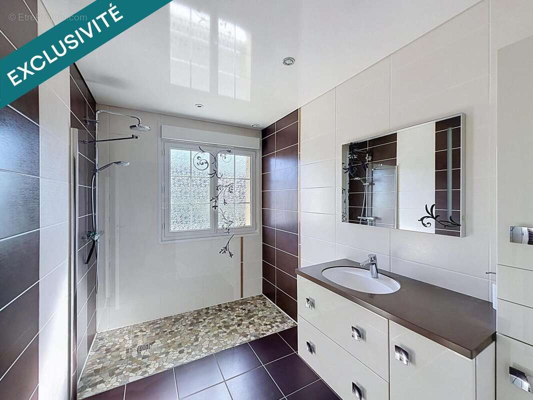 Maison 130 m² à Tonnoy  - photo 3