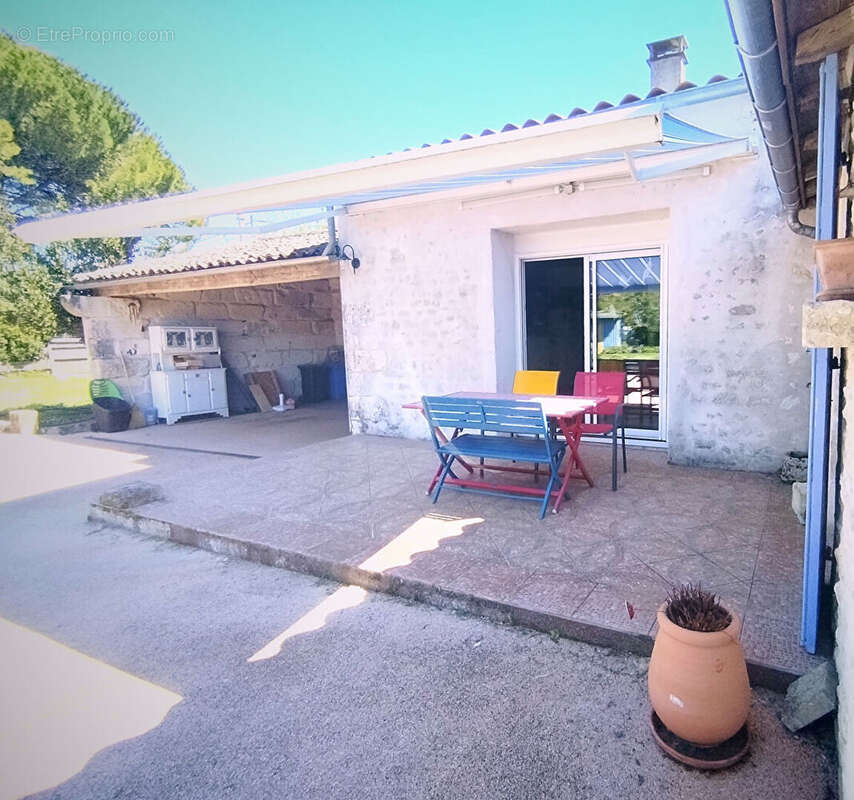 Maison à SAINT-GEORGES-DES-COTEAUX