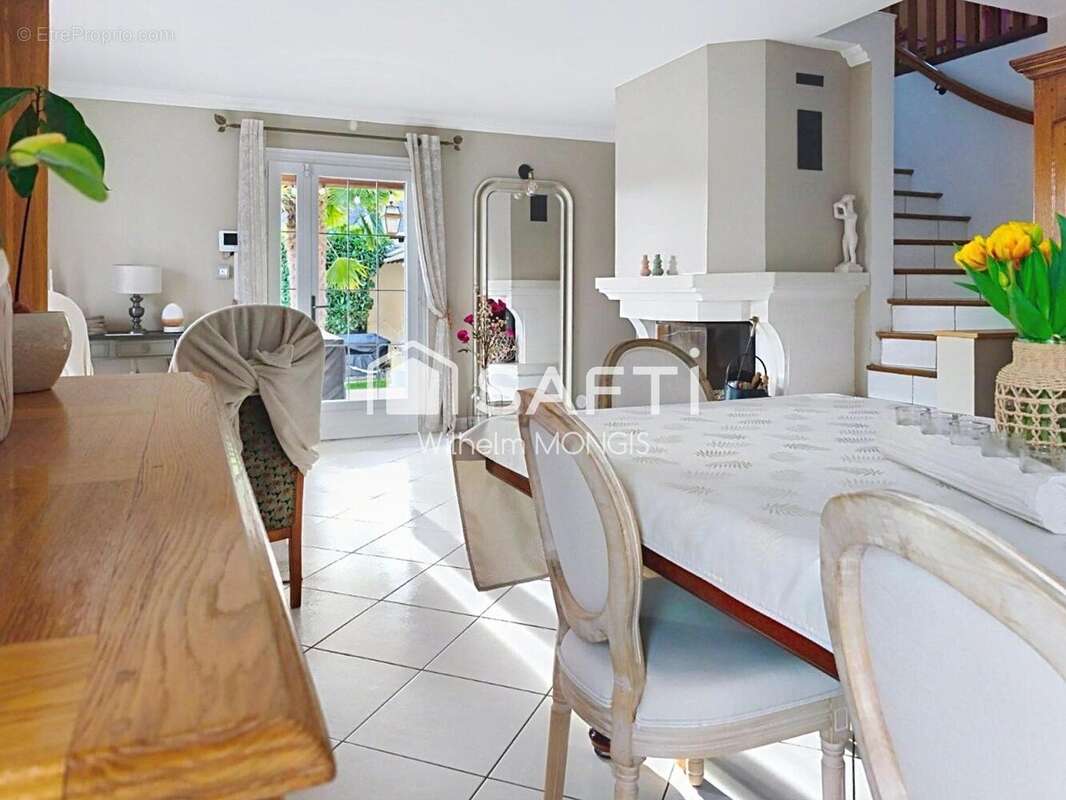 Maison 156 m² à Fosses  - photo 3