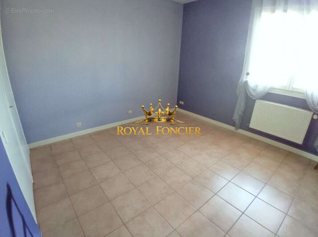 Maison 116 m² à Dange-Saint-Romain  - photo 8