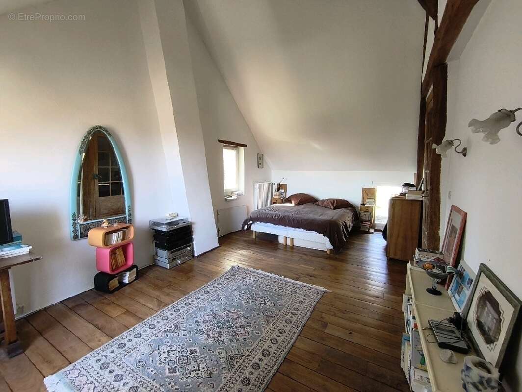 Maison à VALLANGOUJARD