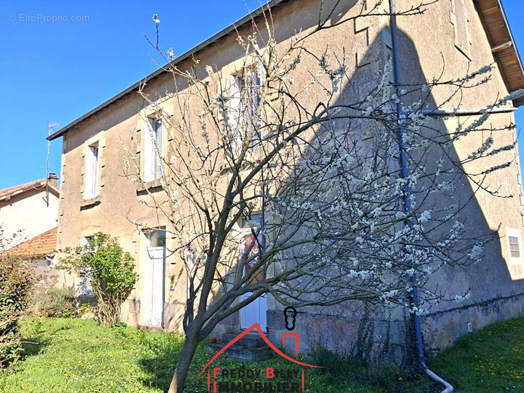 Maison à SAINT-VARENT