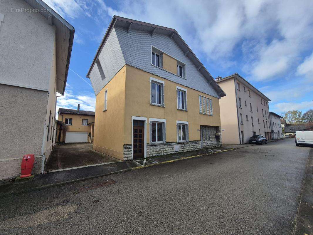 Maison à MONTREAL-LA-CLUSE