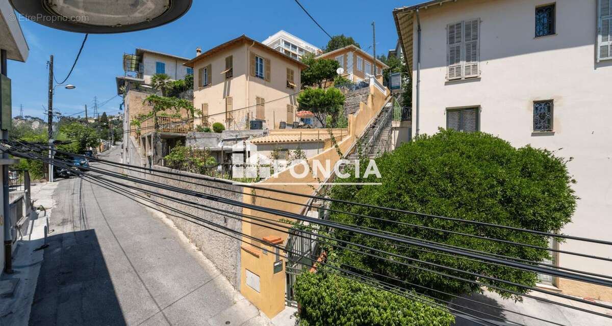 Nice Avenue Beausite F2 à rénover dans maison avec VUE MER ET VILLE EXCEPTIONNELLE - photo 9