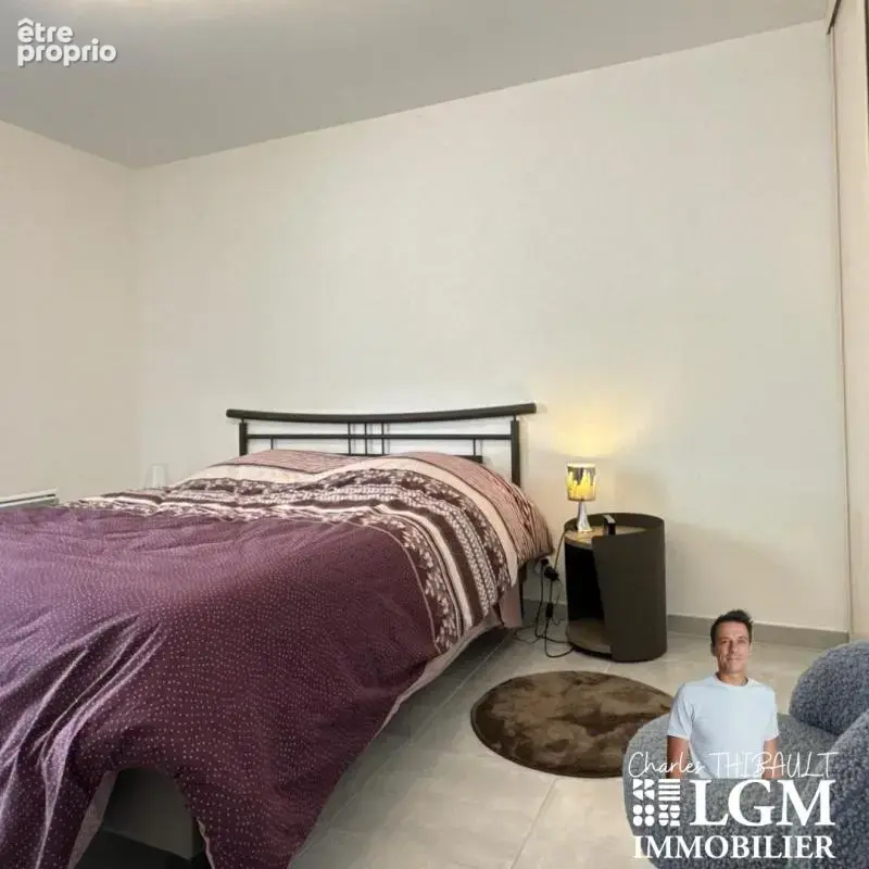Maison lumineuse avec vue dégagée – 3 chambres, double garage et espace indépendant - photo 4