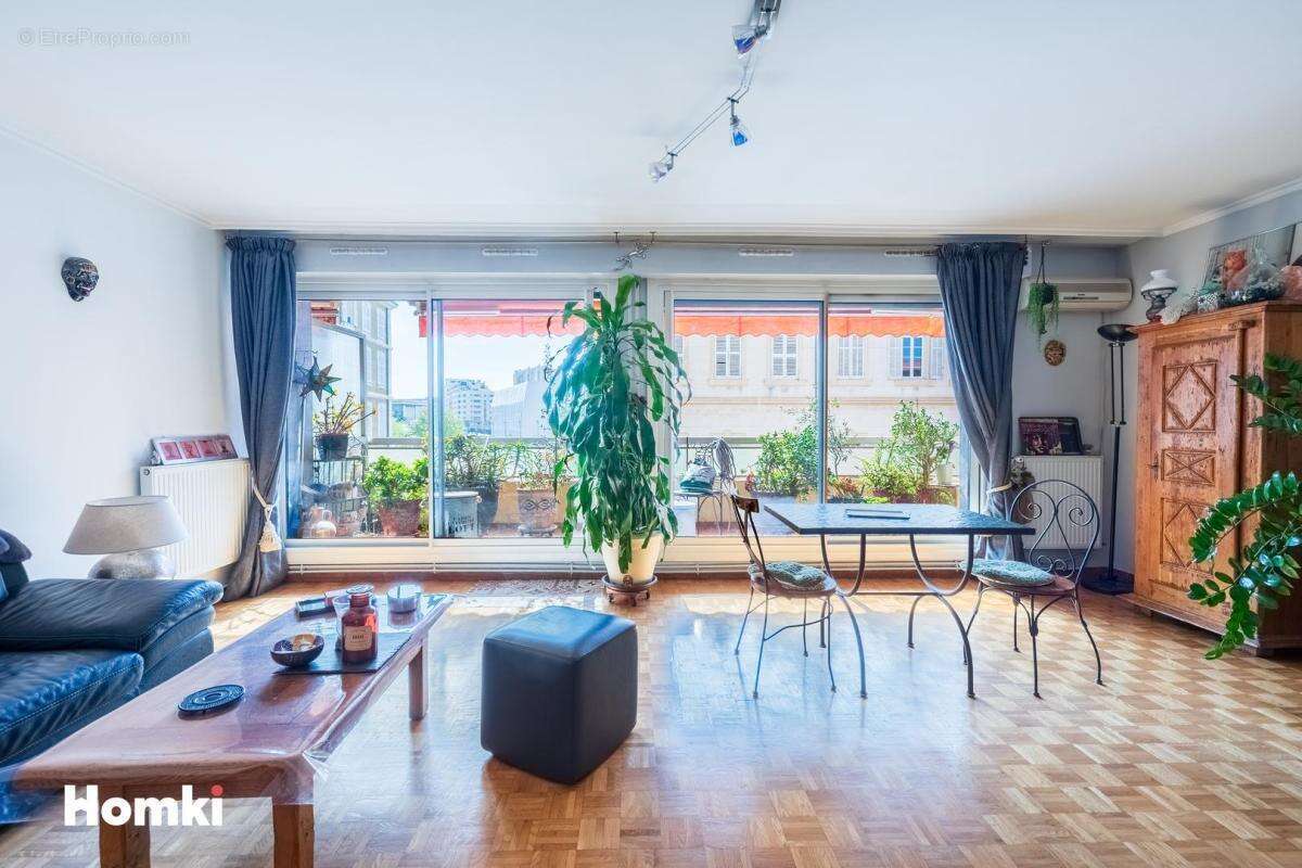 Appartement à MARSEILLE-2E