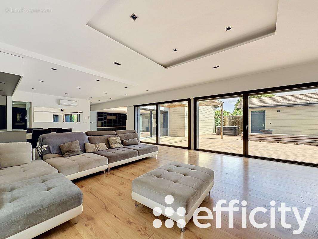Maison 235 m² à Communay  - photo 13