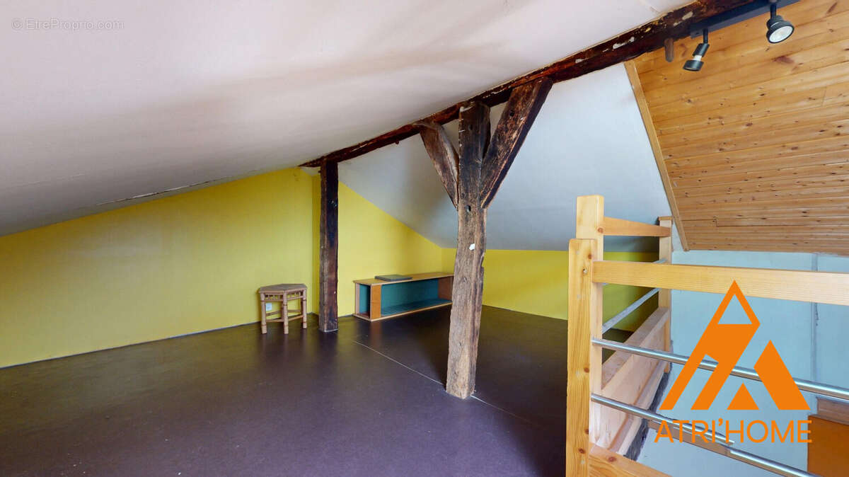 Maison à SAINT-SANTIN-CANTALES