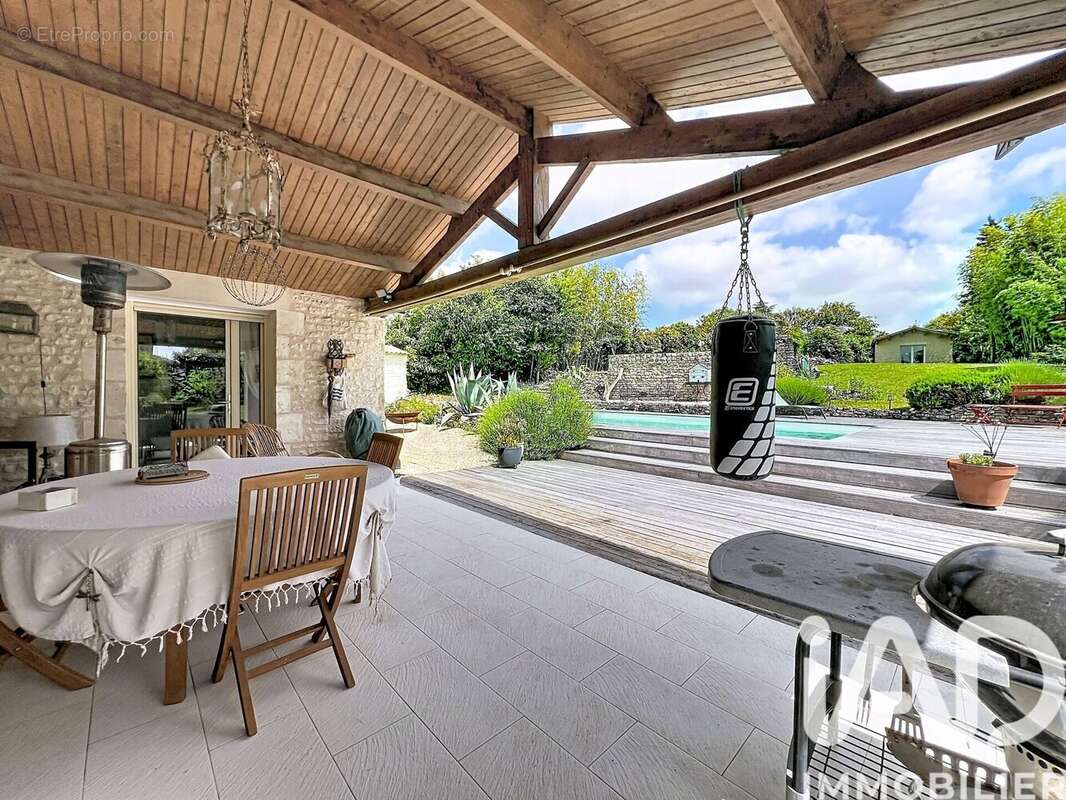 Photo 3 - Maison à MOUZEUIL-SAINT-MARTIN