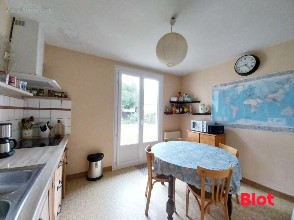 Maison à LA CHAPELLE-DES-FOUGERETZ