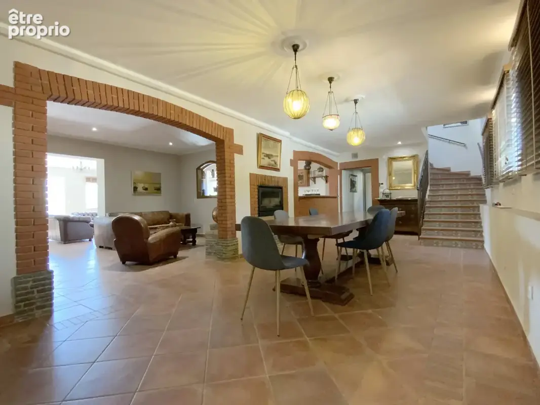 Propriété de 380 m2 avec vue panoramique sur les montagnes. - photo 7
