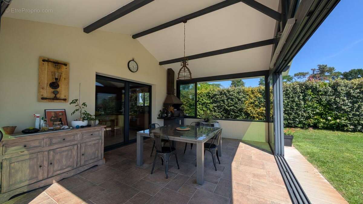 Maison 225 m² à Saint-Geours-De-Maremne  - photo 4