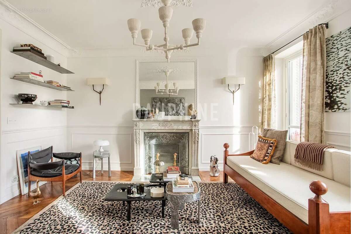 Appartement à PARIS-7E