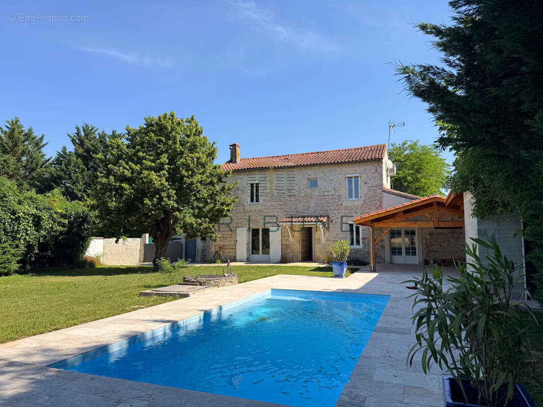 Proche d'AGEN -Maison en pierre de charme avec piscine, jardin et garage - photo 15