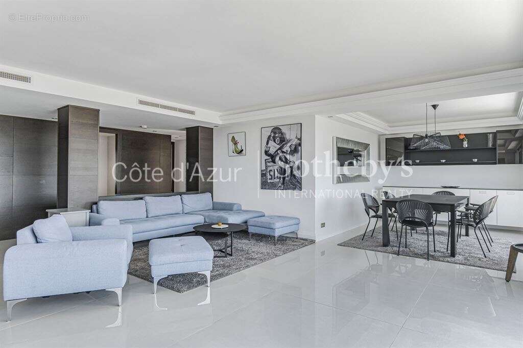 Antibes, penthouse rénové avec terrasse panoramique aux portes du Cap d’Antibes - photo 11