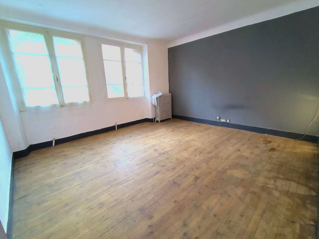 Maison à DECAZEVILLE