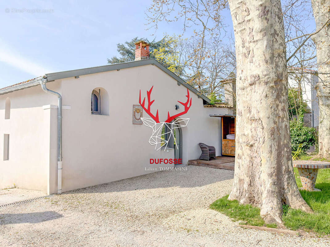 Appartement à LA TOUR-DE-SALVAGNY