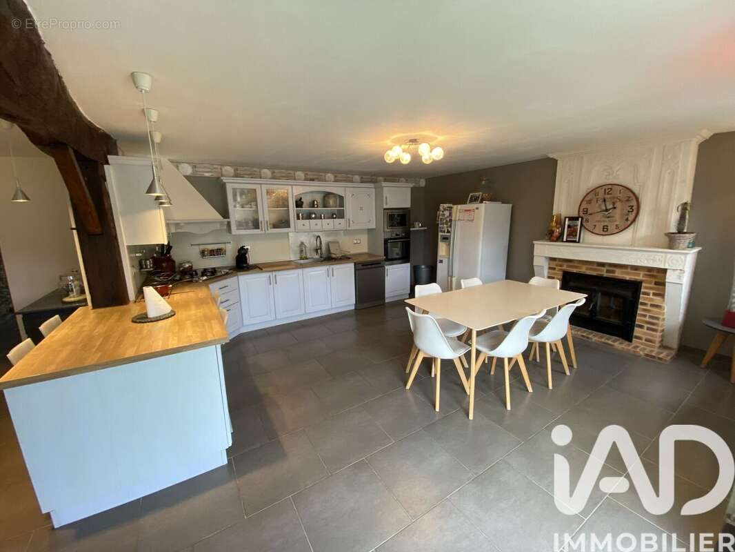Maison 200 m² à Donnezac  - photo 3