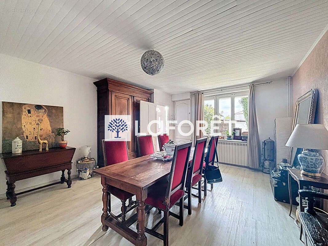 Maison à VILLIEU-LOYES-MOLLON