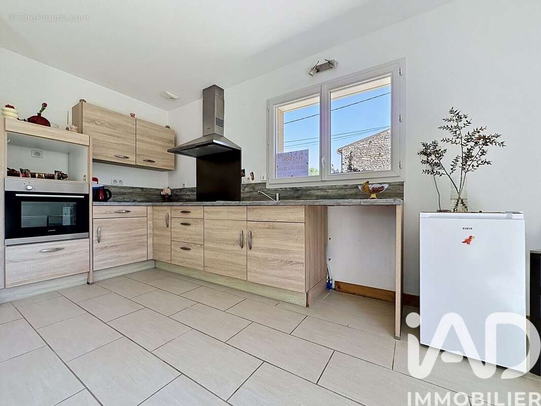 Maison 104 m² à La Clisse  - photo 4