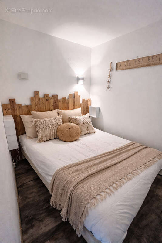 Appartement à ROQUEBRUNE-SUR-ARGENS