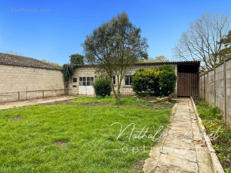 Maison à TAVAUX-ET-PONTSERICOURT