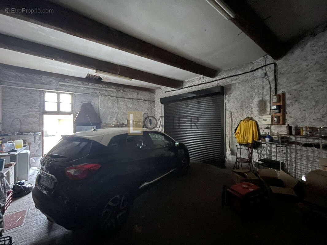 Parking à CAPENDU