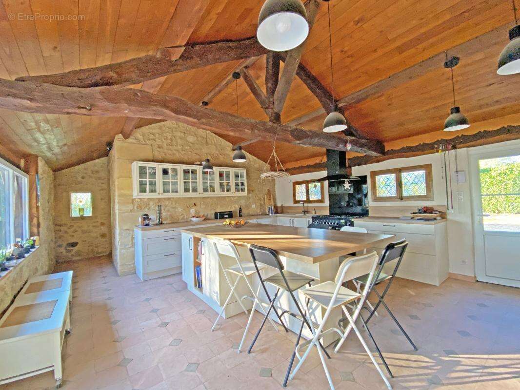 Maison à COURS-DE-PILE