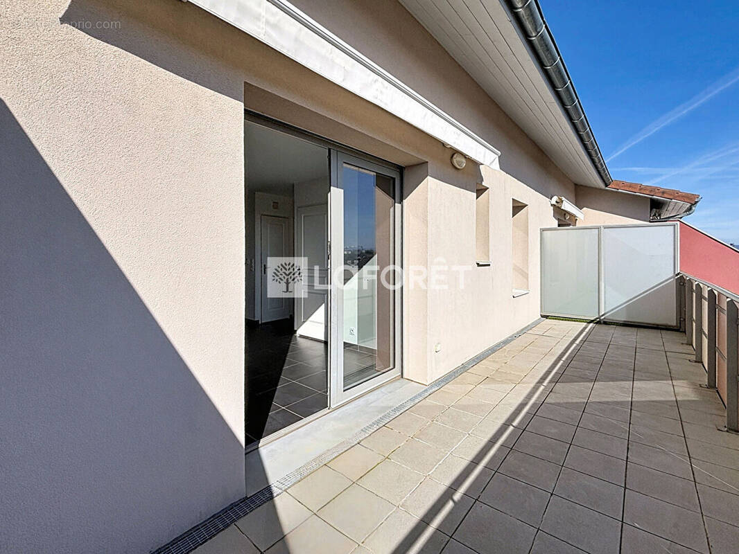 Appartement à SAINT-DENIS-LES-BOURG