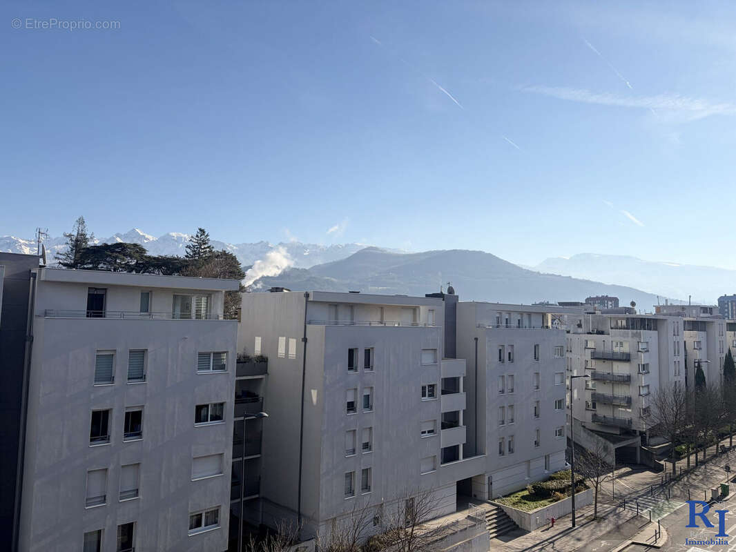 Vue urbaine agréable  - Appartement à GRENOBLE