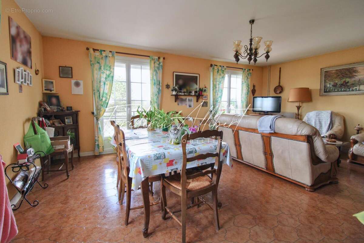 Maison 148 m² à La Chapelle-De-Bragny  - photo 2
