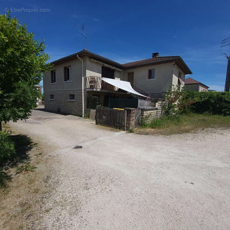 Maison à MONTRET