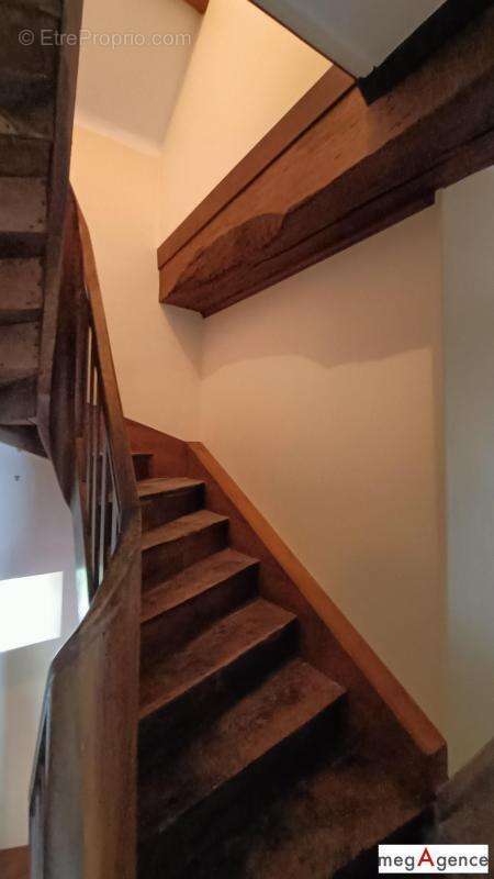 Maison à SAINT-CALAIS-DU-DESERT