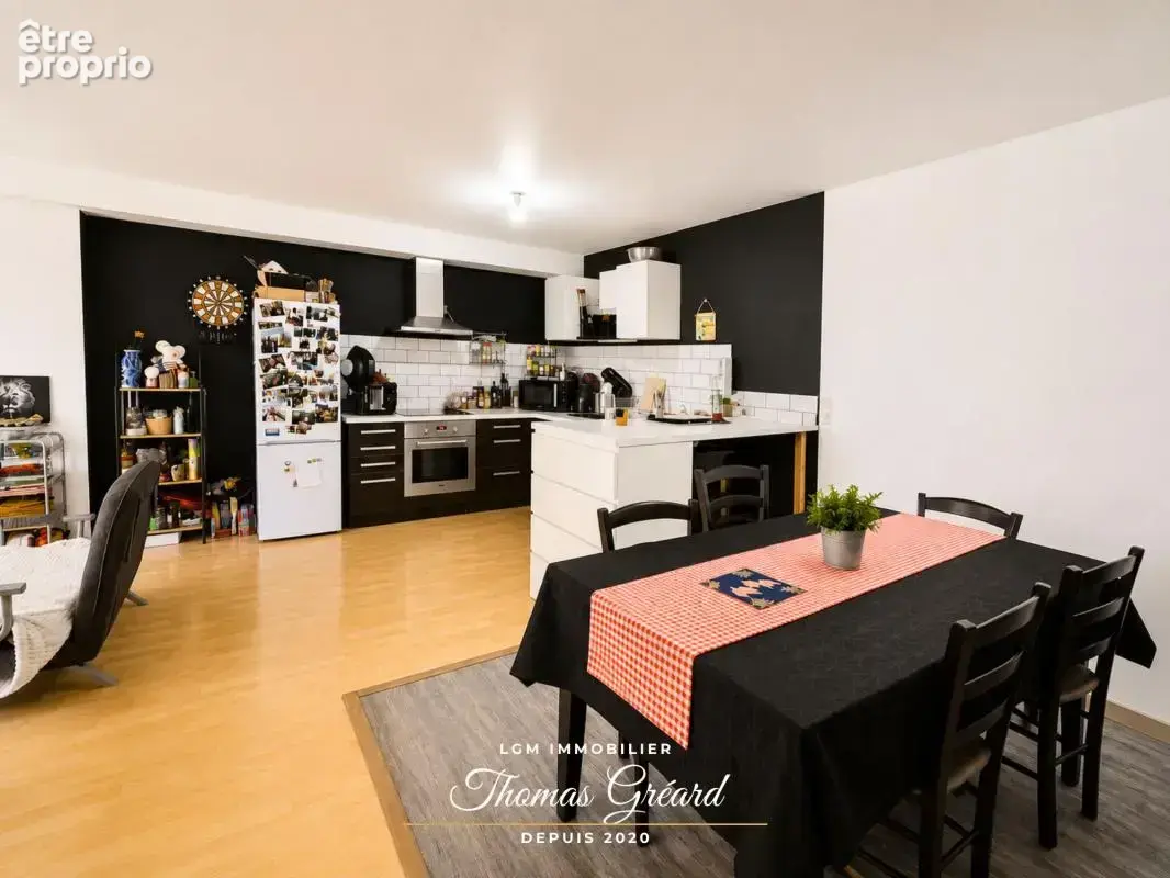 Local commercial avec habitation à Saint-Denis-Les-Ponts, 200m2 avec grange et jardin - photo 5