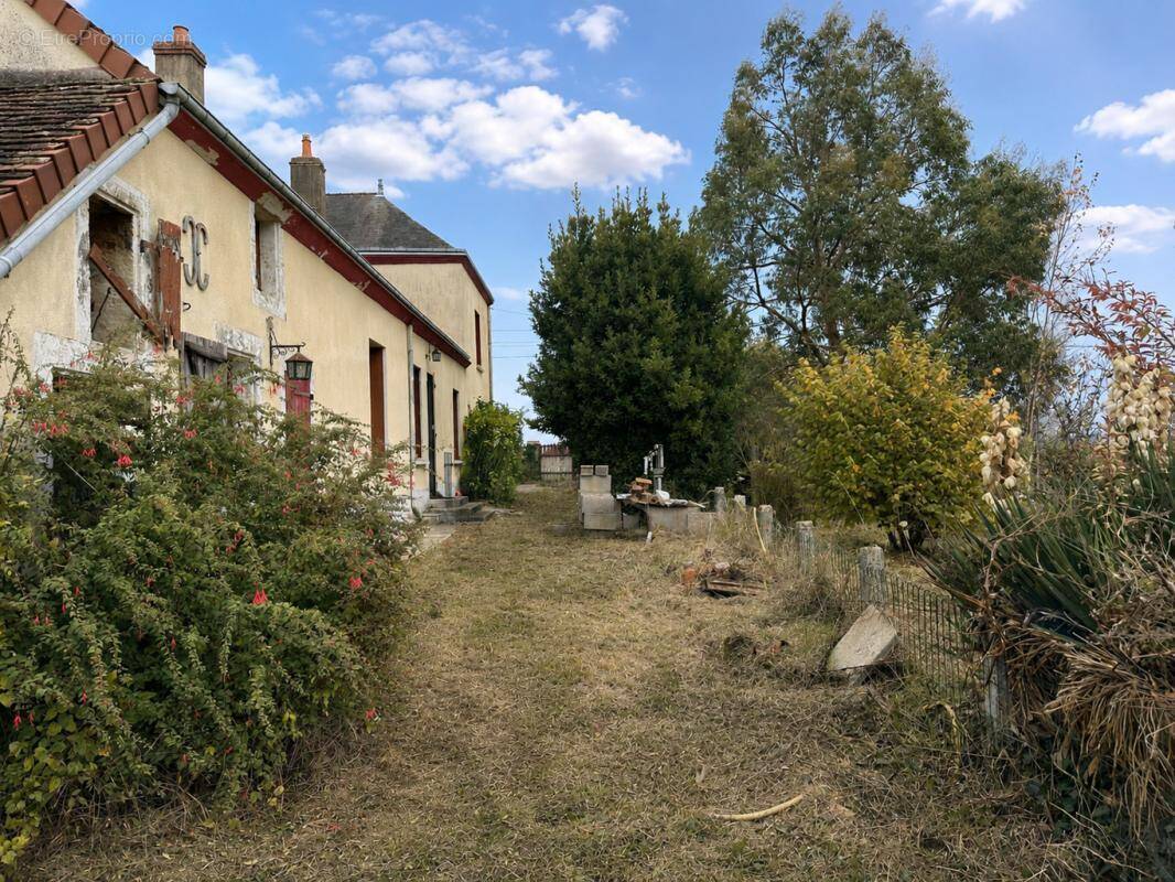 Maison à SAINT-COSME-EN-VAIRAIS