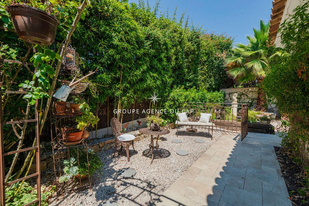 Superbe villa récente 5 pièces au calme avec piscine et garage - photo 11