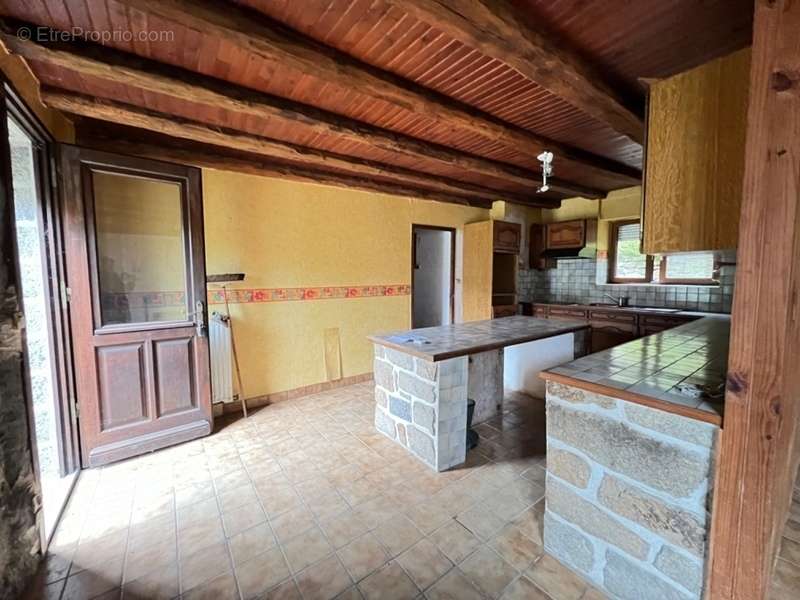 Maison à SAINT-CARREUC