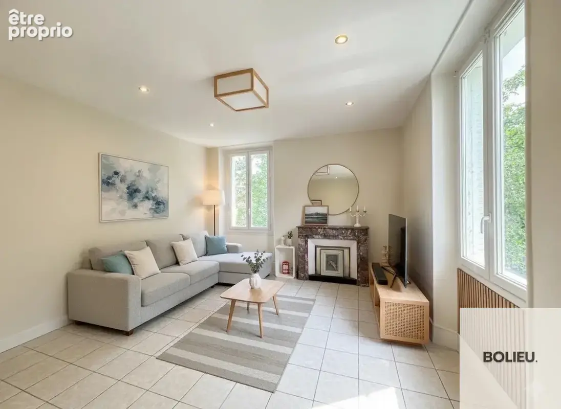 Appartement t3   73 m2   secteur place de la mairie - photo 1