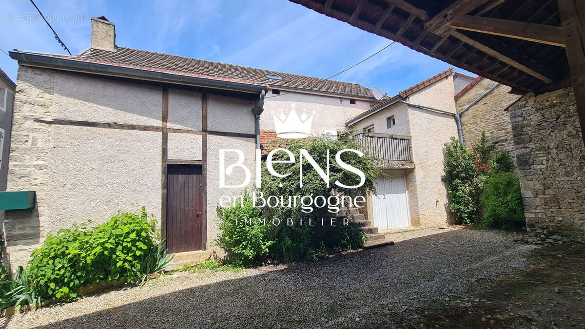 Maison à LA ROCHEPOT