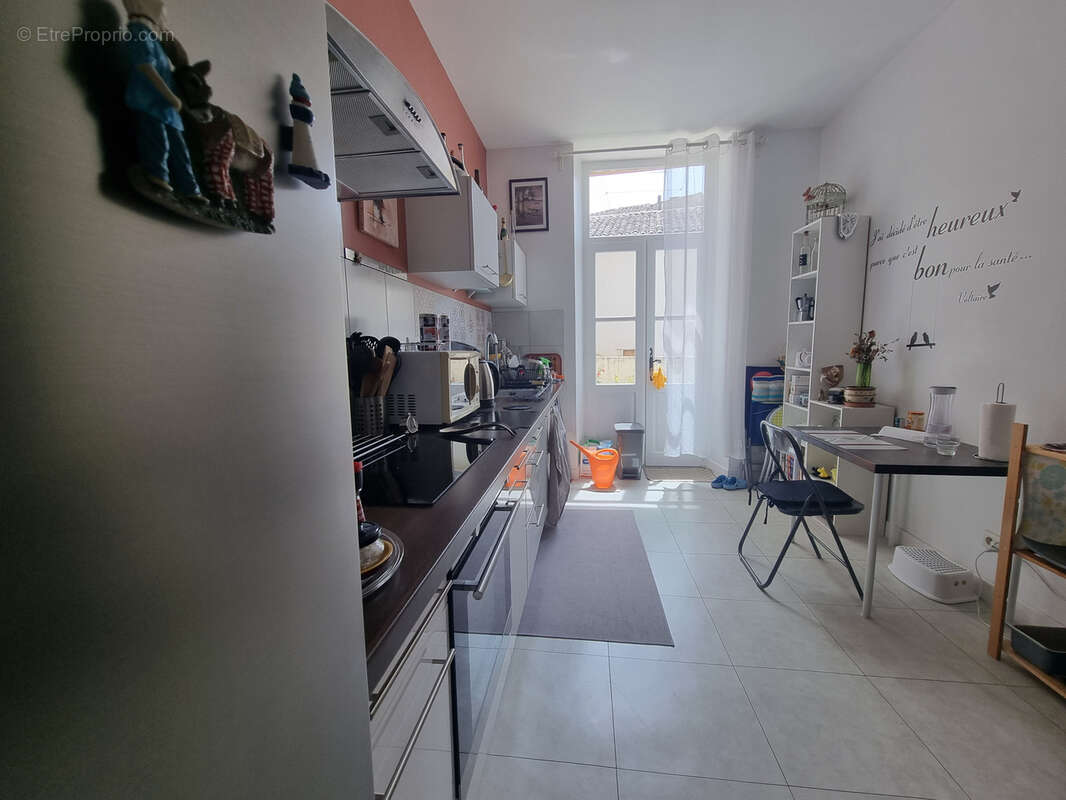 Appartement à BAGNOLS-SUR-CEZE
