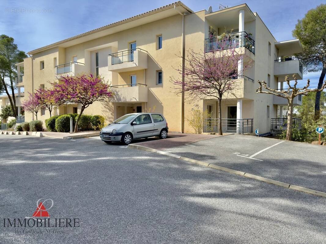 Appartement à ROQUEBRUNE-SUR-ARGENS