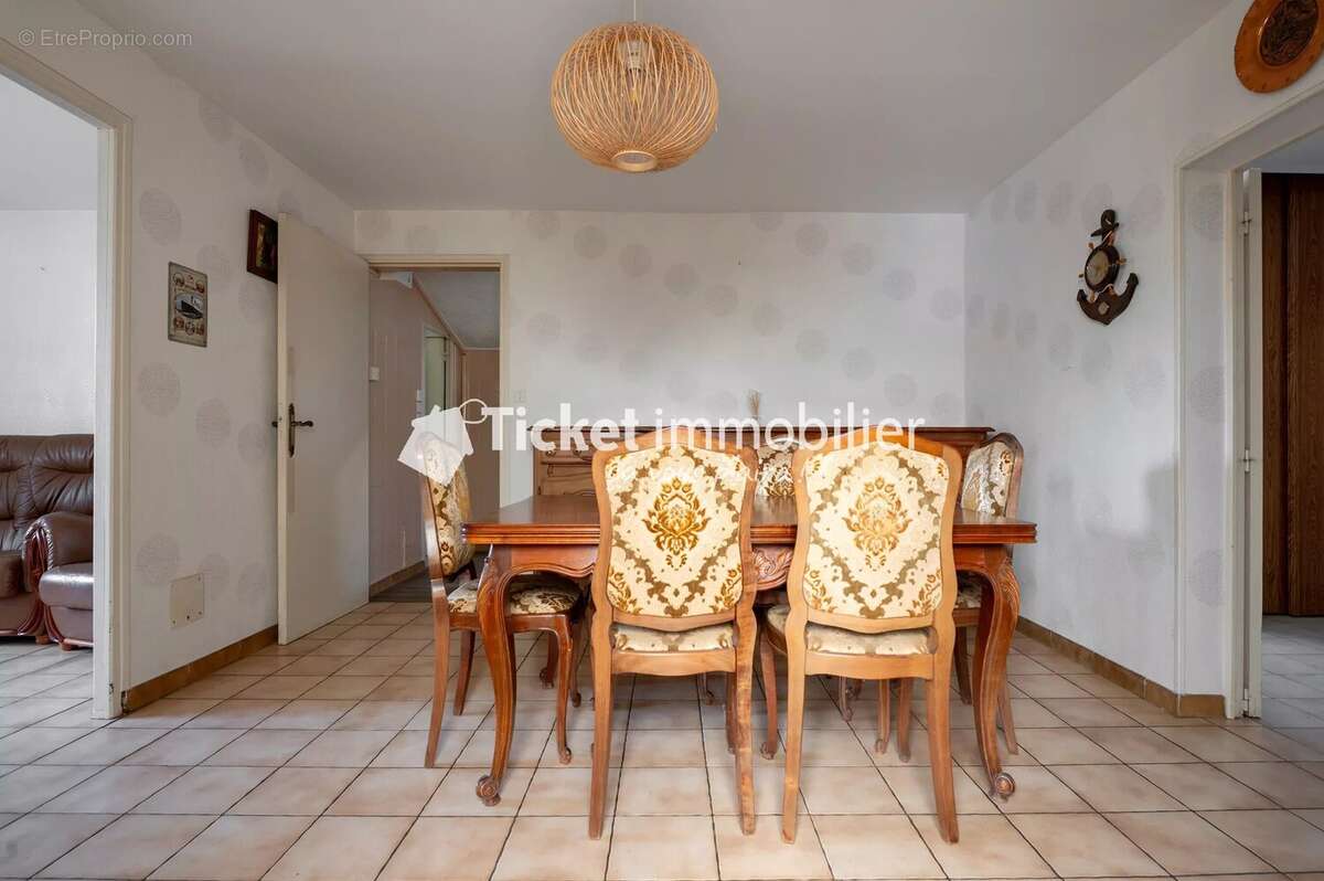 Maison t5 de 160m2, annexe t3 de 60m2, terrain de 3533m2, piscine au sel, climatisation etc ... - photo 24