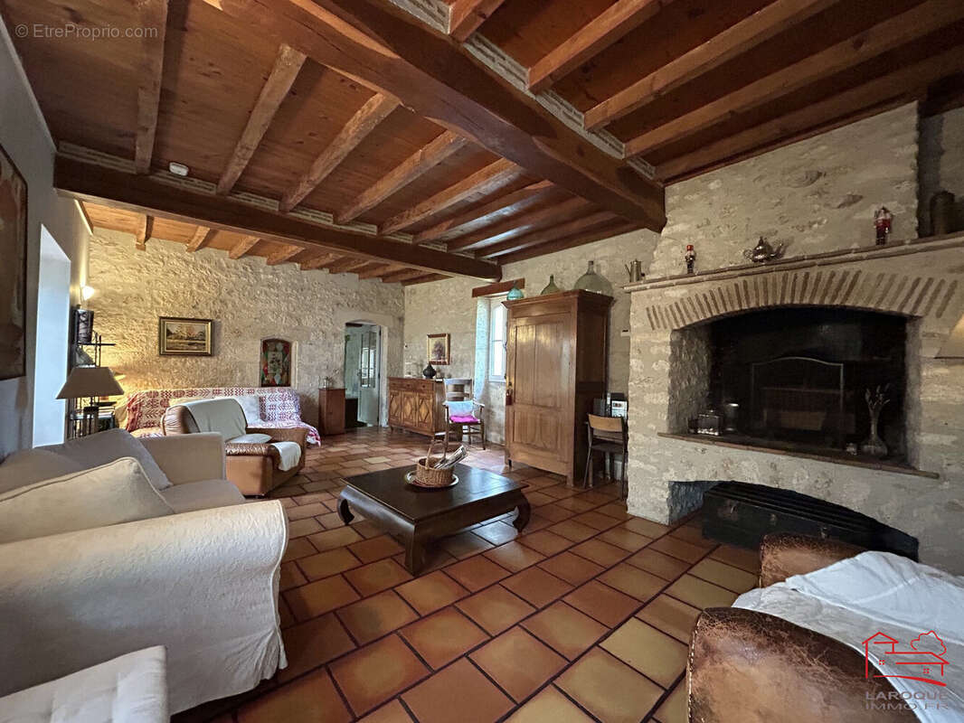 Maison à LAROQUE-TIMBAUT