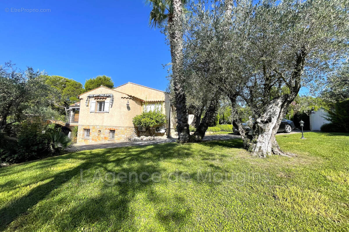 Maison à MOUGINS