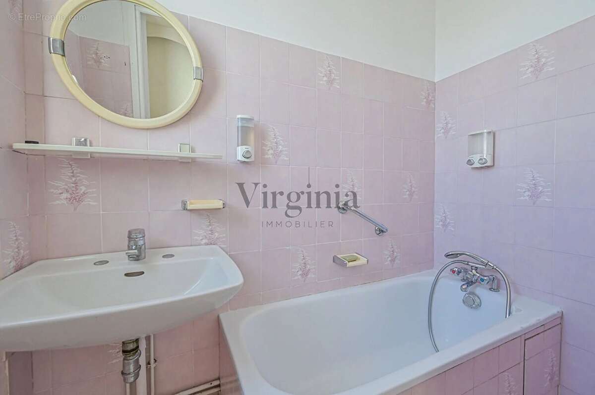 Appartement à CHARENTON-LE-PONT