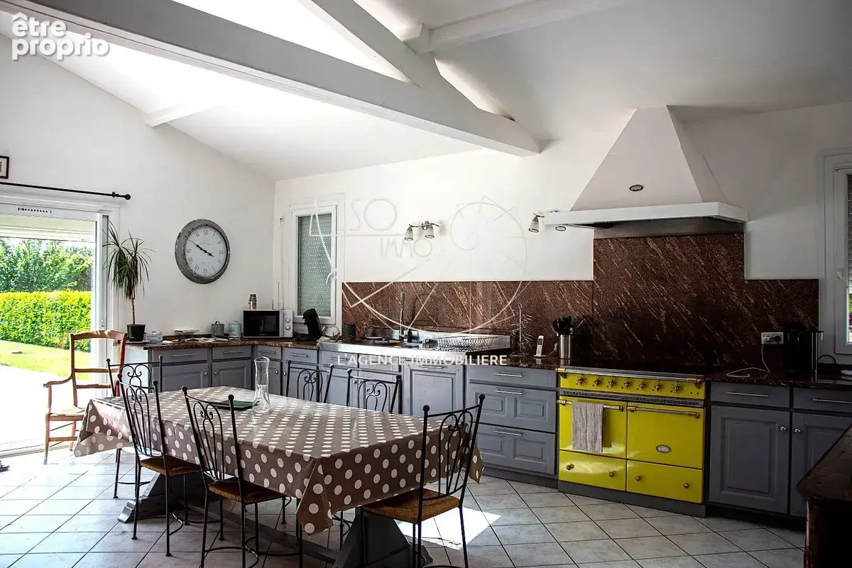 Maison 226 m² à Flavignac  - photo 8