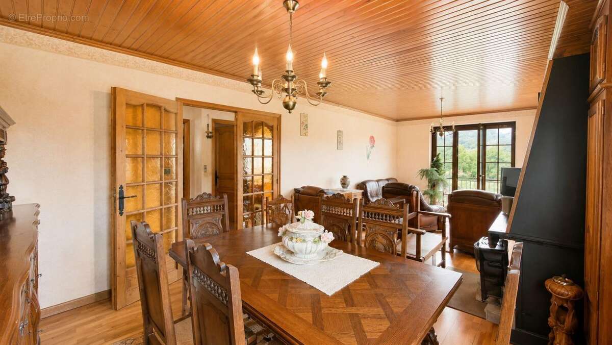 Maison à SAINT-CHRISTOPHE-VALLON