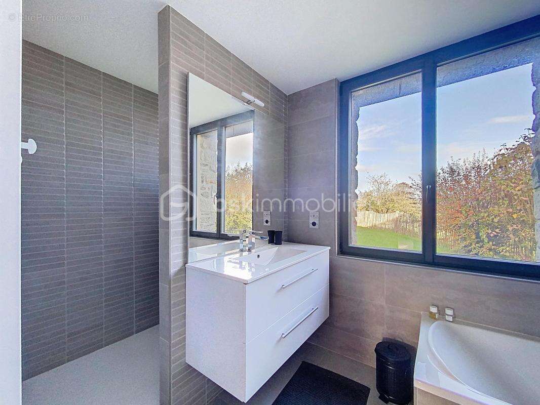 Maison à SAINT-JACUT-DE-LA-MER