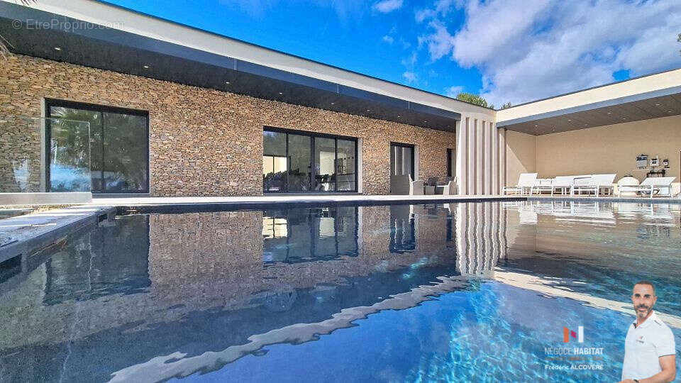 Villa contemporaine de standing   190 m2   hauteurs de nîmes   terrain 3 035 m2   piscine   calme abso - photo 2